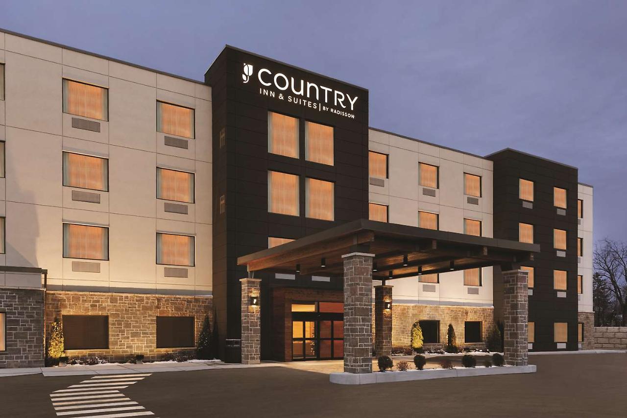 Hotel Country & By Radisson, Belleville, On