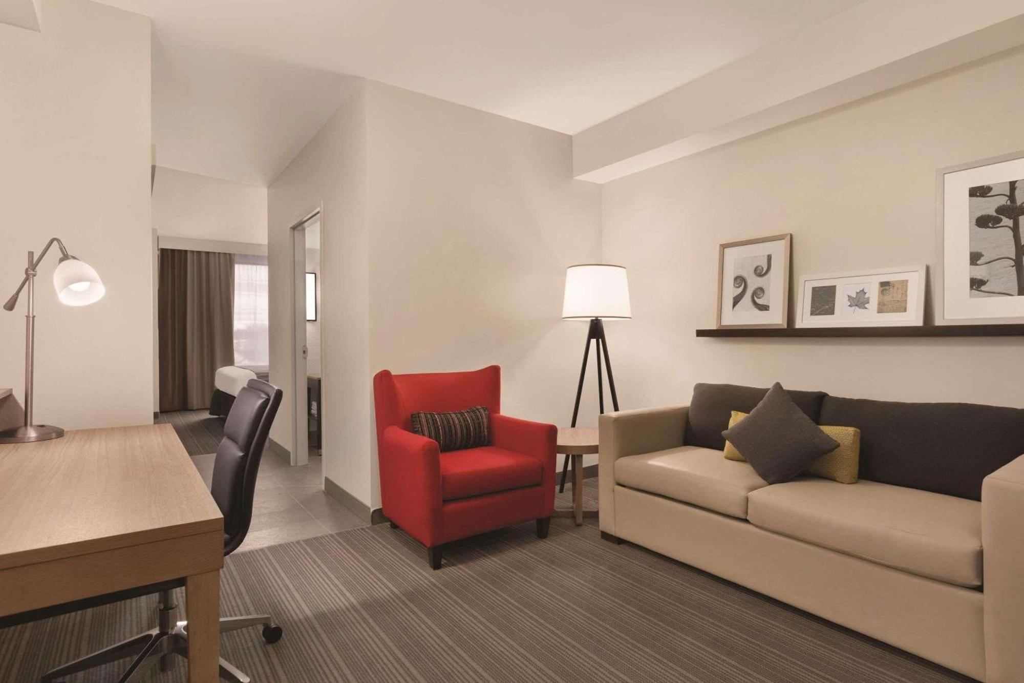 Country & By Radisson, Belleville, On 3*