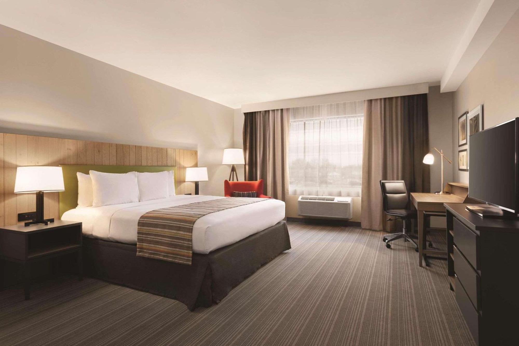 Country & By Radisson, Belleville, On Belleville