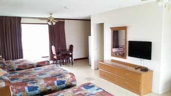 Country & By Radisson, Belleville, On