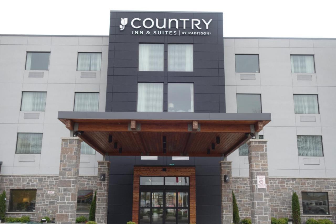 Country & By Radisson, Belleville, On Hotel 3*