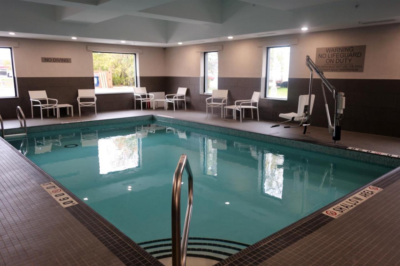 Hotel Country & By Radisson, Belleville, On Belleville