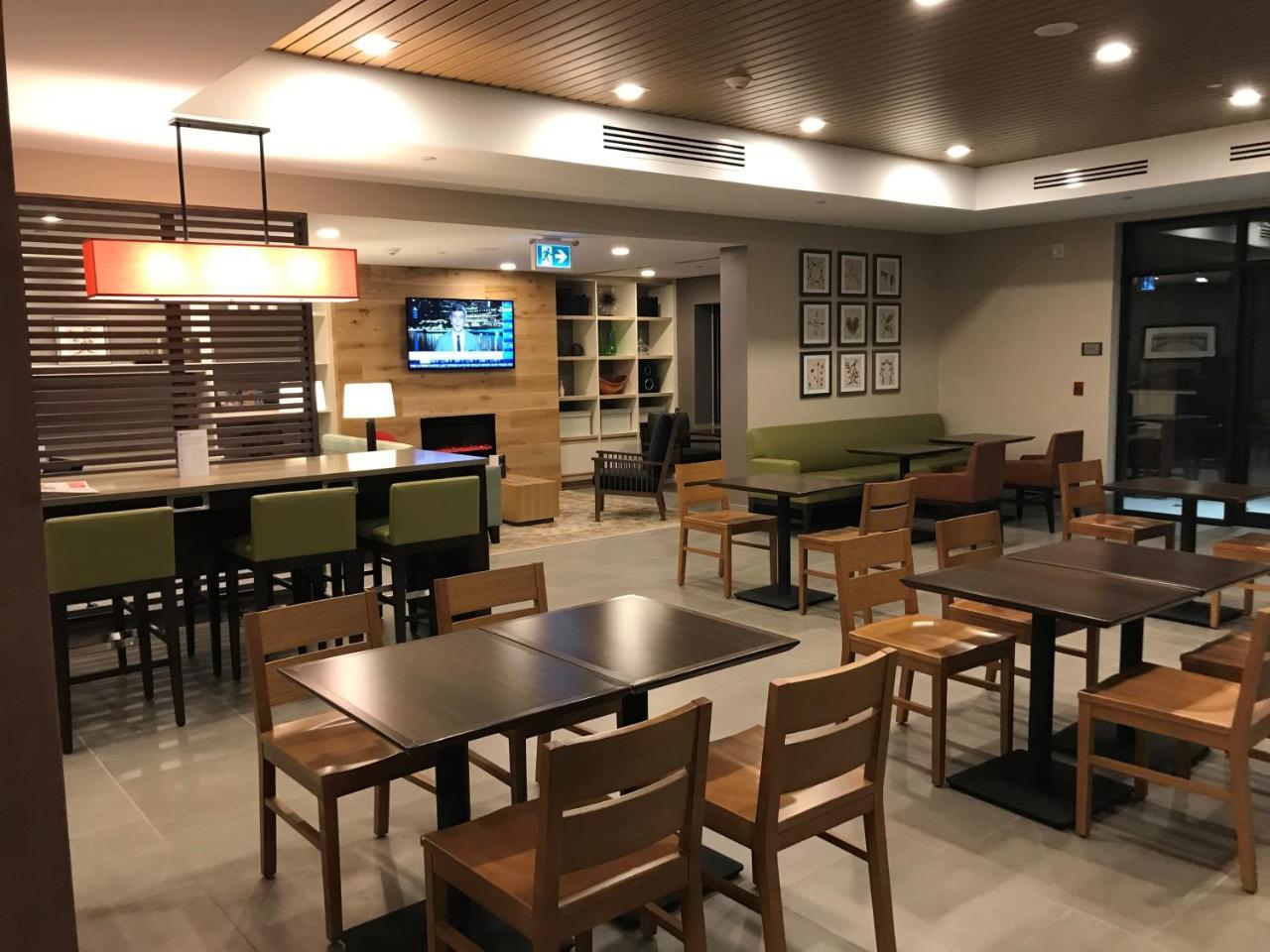 Country & By Radisson, Belleville, On