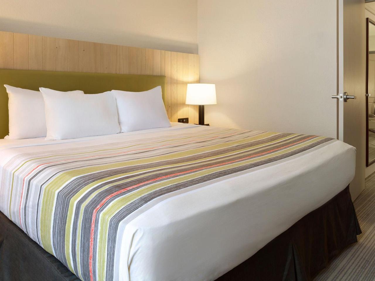 Country & By Radisson, Belleville, On Hotel 3*