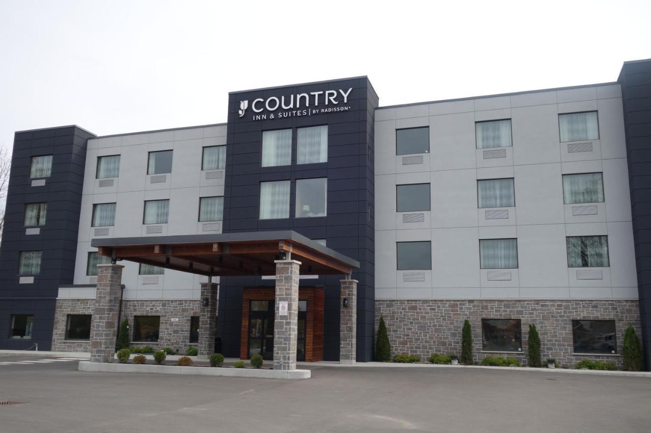 Country & By Radisson, Belleville, On