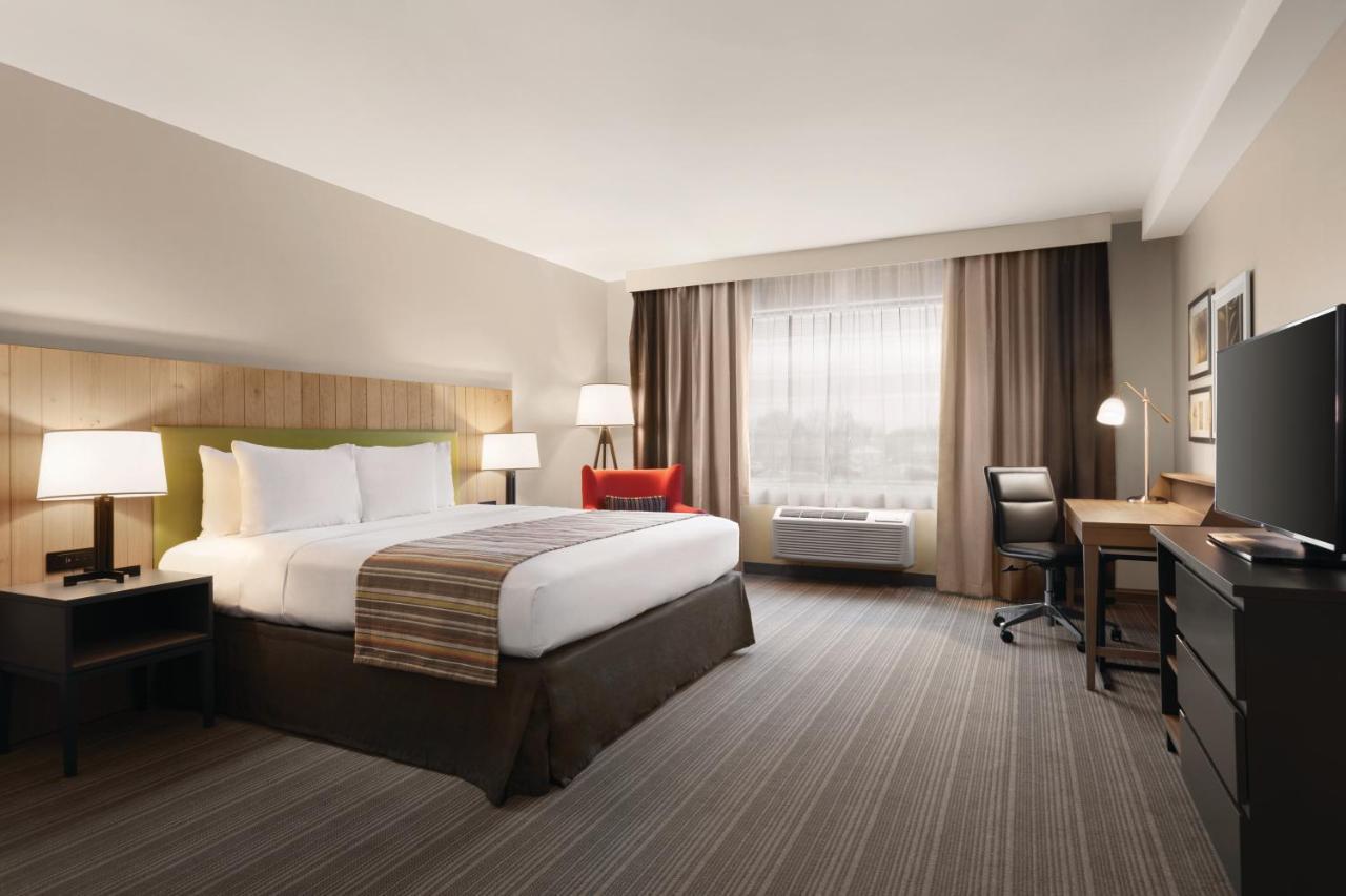 Country & By Radisson, Belleville, On Hotel